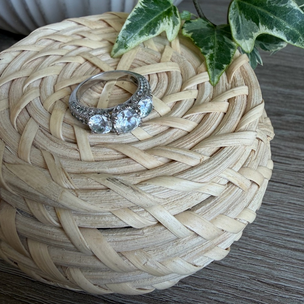 3 stone diamond cubic zirconia ring - Picture 7 of 10